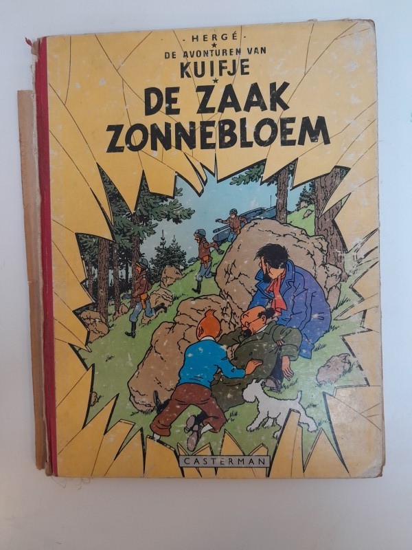 Lot van 4 zeer oude Kuifje strips met plastic figuurtjes