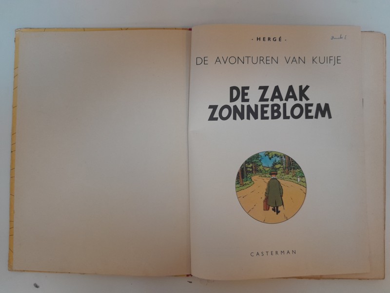 Lot van 4 zeer oude Kuifje strips met plastic figuurtjes