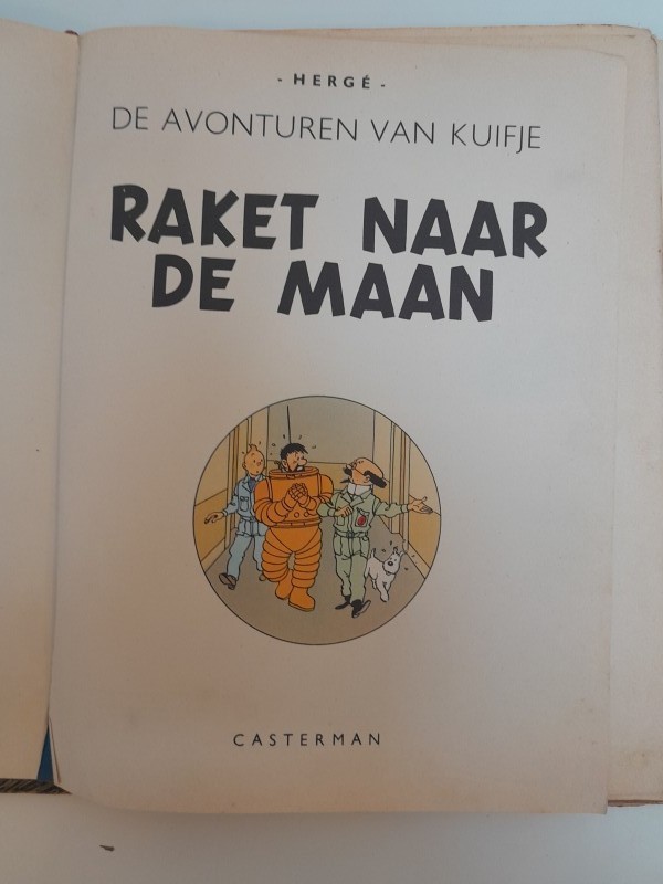 Lot van 4 zeer oude Kuifje strips met plastic figuurtjes