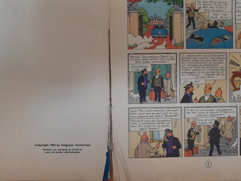 Lot van 4 zeer oude Kuifje strips met plastic figuurtjes