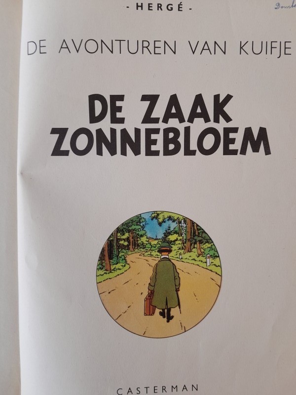 Lot van 4 zeer oude Kuifje strips met plastic figuurtjes