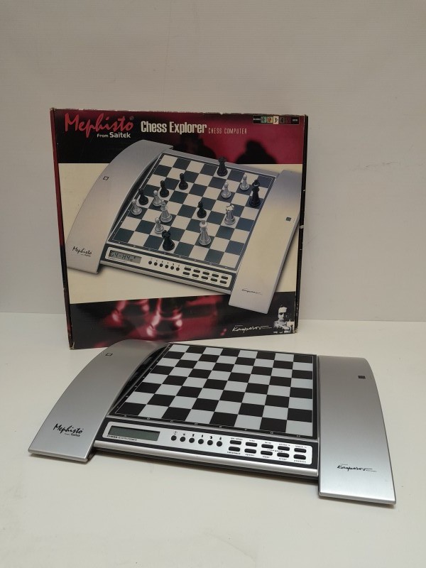 Computer schaakspel -  Saitek Chess Explorer