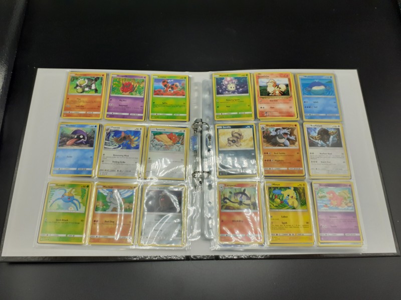 5 Verzamel albums met Pokémon kaarten