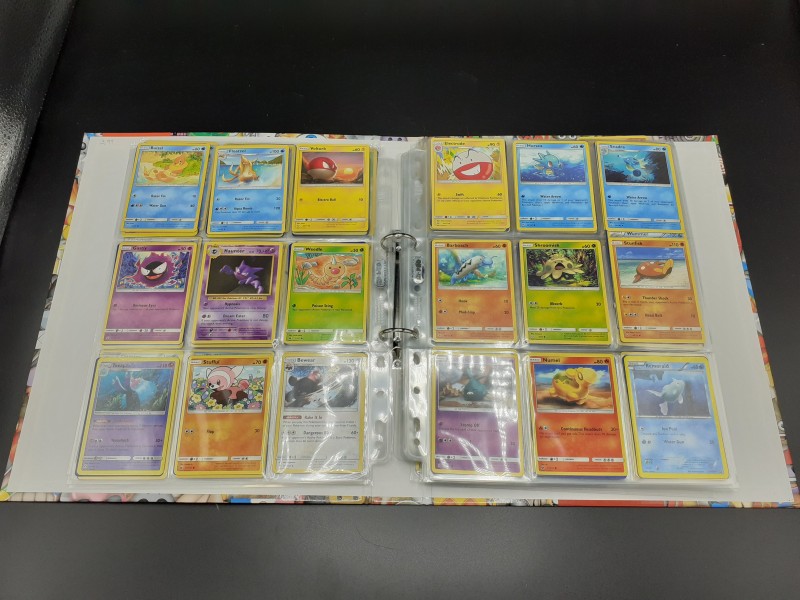 5 Verzamel albums met Pokémon kaarten