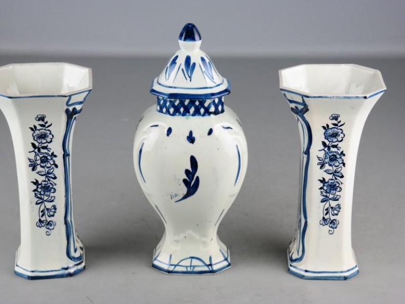 3 keramieken vazen in stijl van Delft