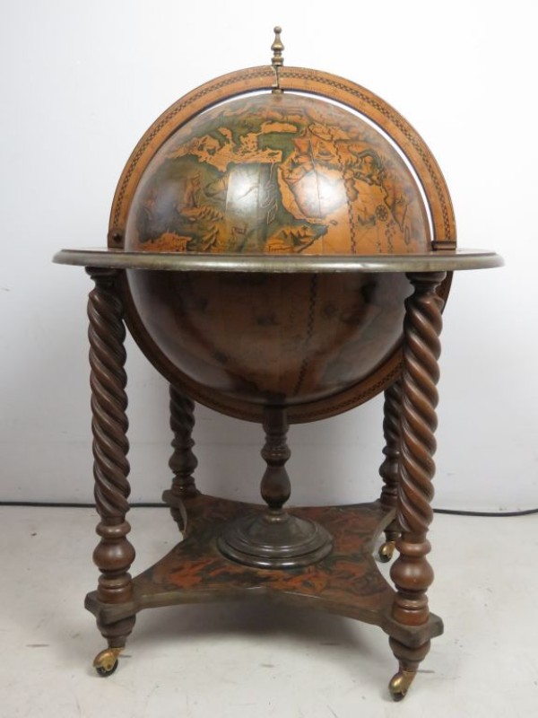 Vintage bar Globe