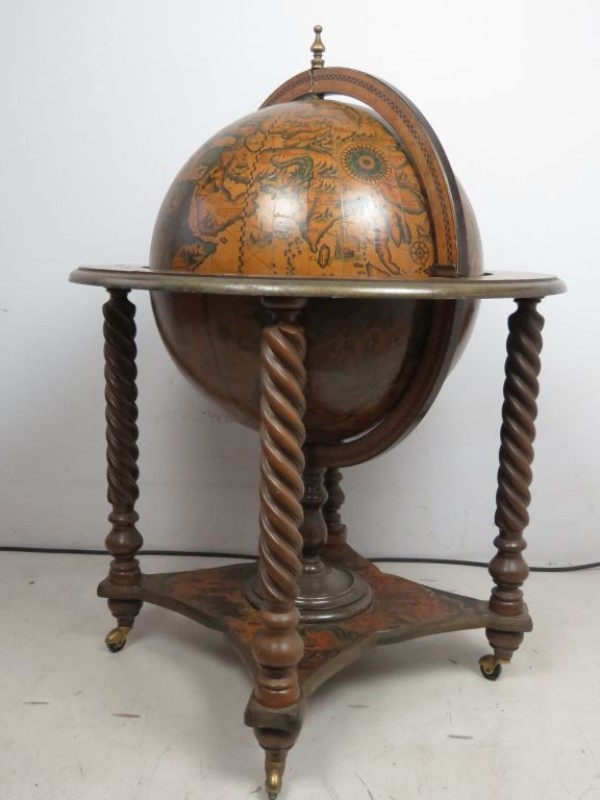 Vintage bar Globe