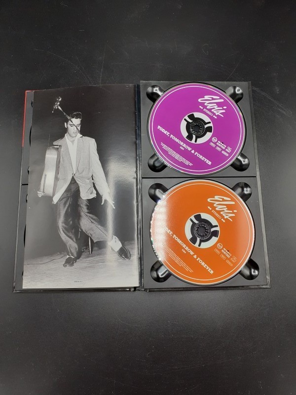 Elvis live in Las Vegas (4 CD's) + Elvis Today, tomorrow & forever (4 CD's)