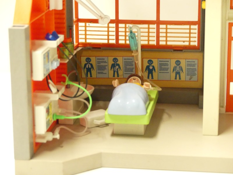 Playmobil Ziekenhuizen in doos + ambulance