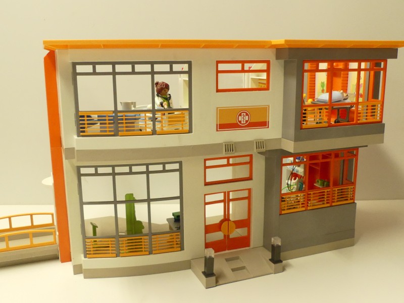 Playmobil Ziekenhuizen in doos + ambulance