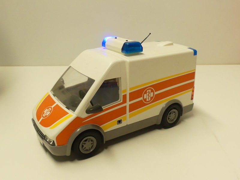 Playmobil Ziekenhuizen in doos + ambulance