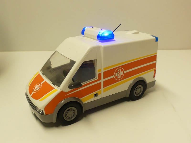 Playmobil Ziekenhuizen in doos + ambulance