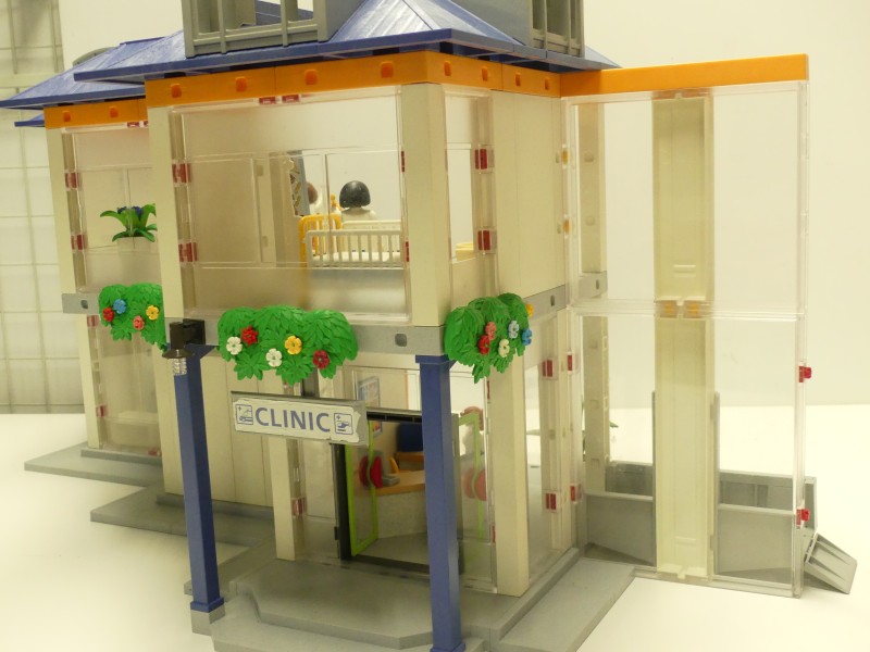 Playmobil Ziekenhuizen in doos + ambulance