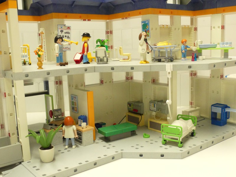 Playmobil Ziekenhuizen in doos + ambulance