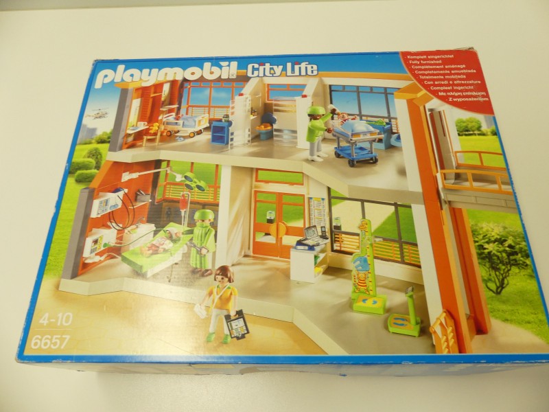 Playmobil Ziekenhuizen in doos + ambulance