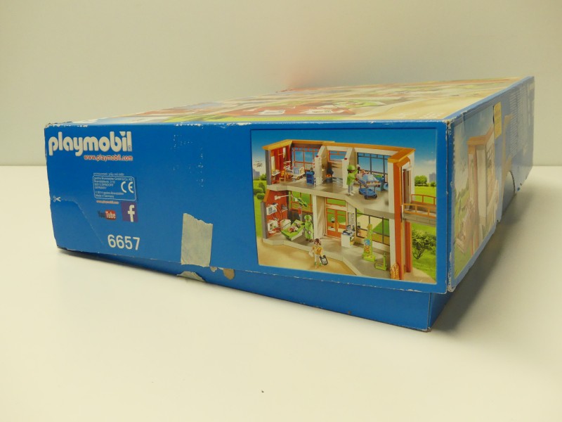 Playmobil Ziekenhuizen in doos + ambulance