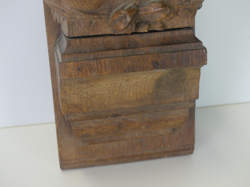 Gesneden console, buste dame