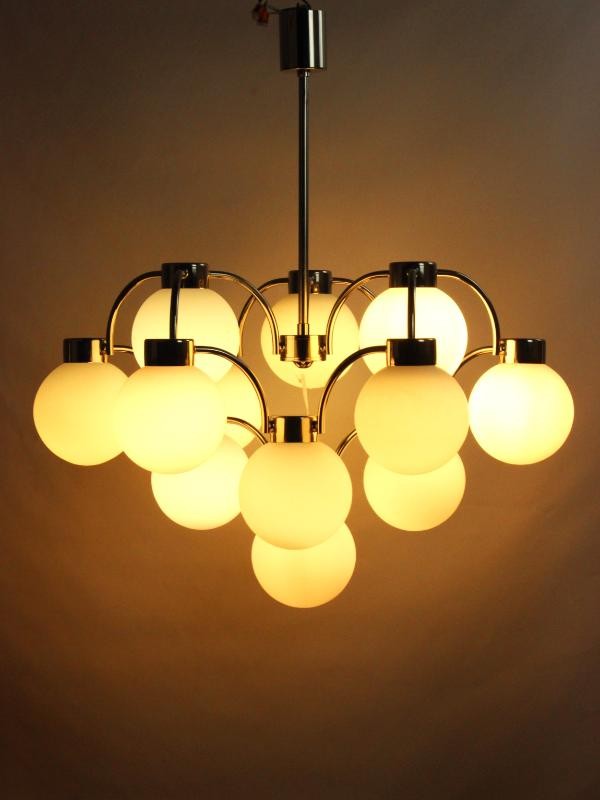 Vintage Hanglamp met 13 Melkglazen Witte Bollen