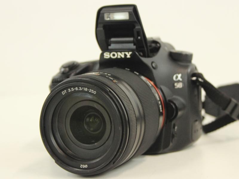 Fotocamera Sony Alpha 58 met lens Sony SAL18250