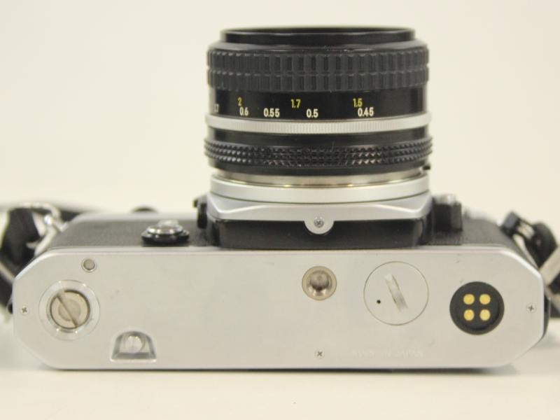 Nikon FE 35 mm fotocamera met extra lens - in een mooie draagtas