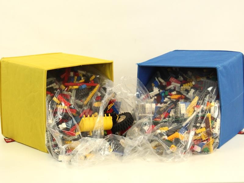 12 Kilo lego in 2 opbergdozen uit textiel