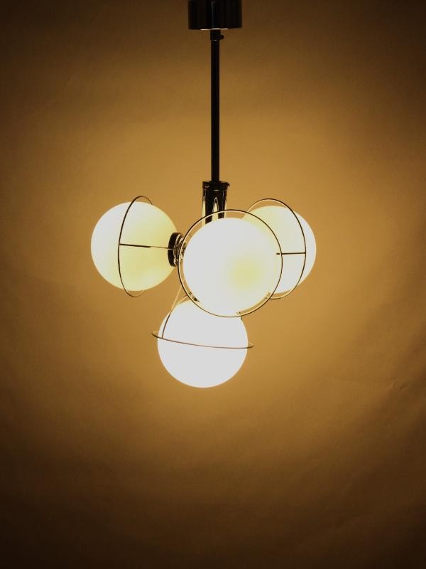 Vintage stijl hanglamp met 4 melkglazen bollen - Massive