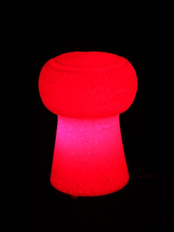 Rood kleurige "Petit Bouchon" lamp - door Pierfrancesco