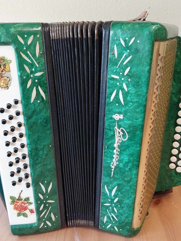 Accordeon: Folk Garmon Vesna 2,