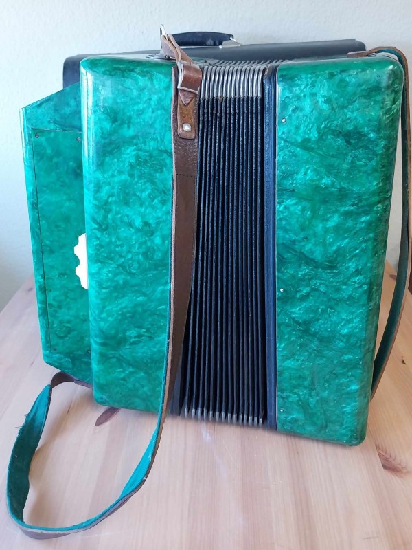 Accordeon: Folk Garmon Vesna 2,