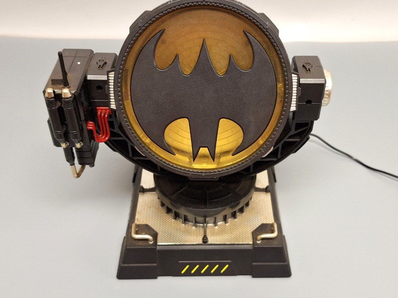 Bat-Signal-lamp