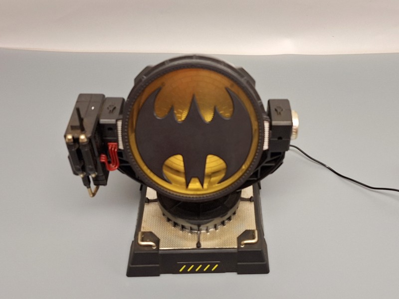 Bat-Signal-lamp