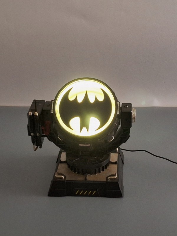 Bat-Signal-lamp