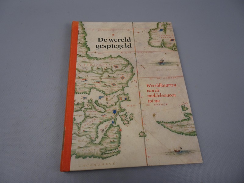 Vintage hardcover boek "De wereld gespiegeld, wereldkaarten van de middeleeuwen tot nu"