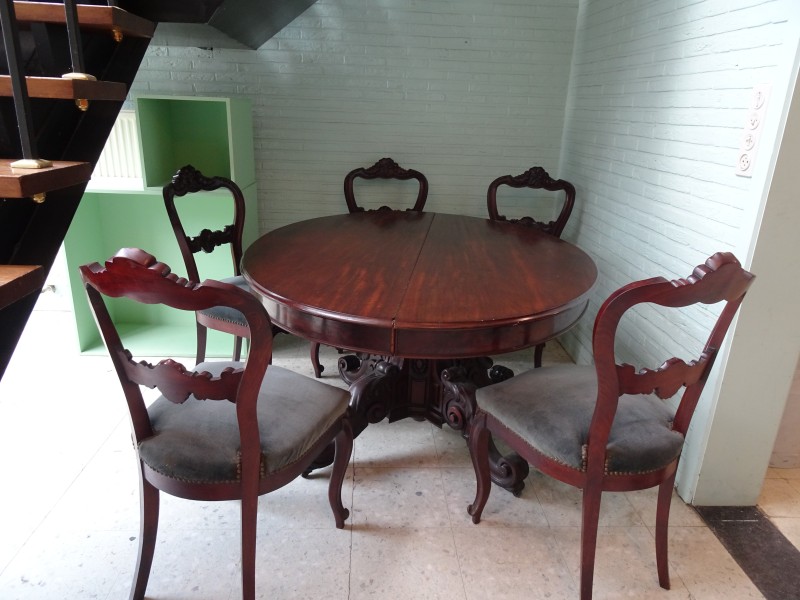 Art-Deco uitschuifbare houten tafel met 5 vintage stoelen