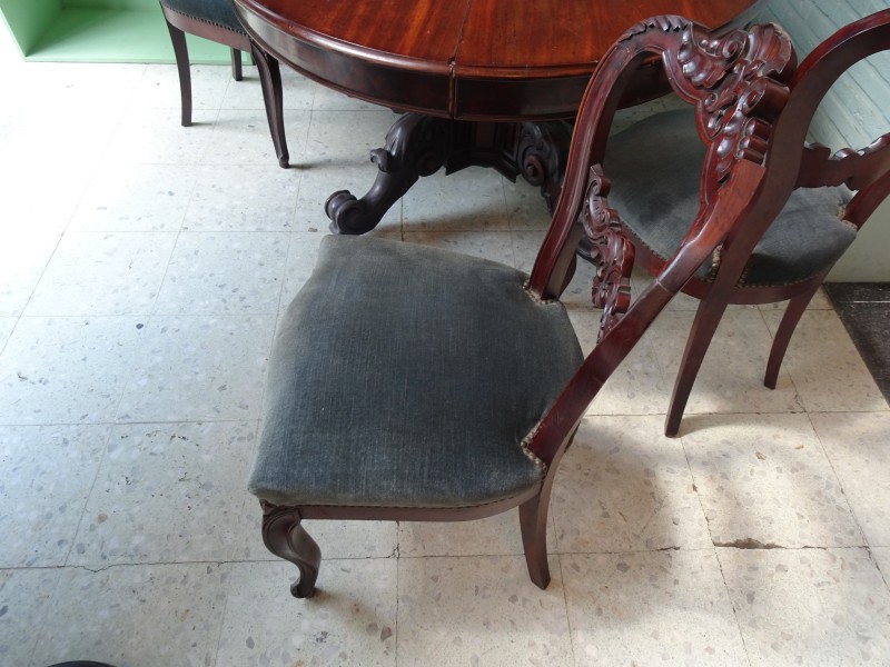 Art-Deco uitschuifbare houten tafel met 5 vintage stoelen