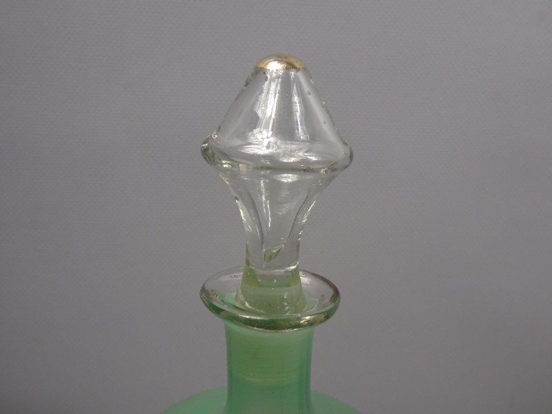 Grote glazen groene parfum fles