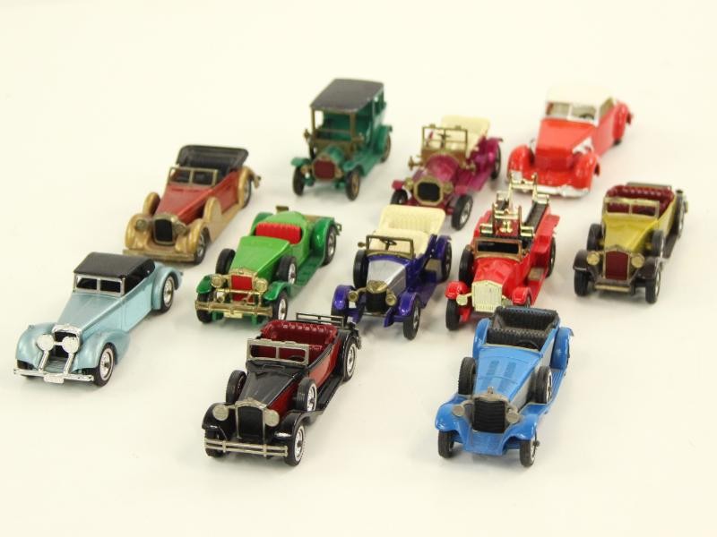 Reeks van 11 miniatuur old timer auto's - Matchbox/Lesney