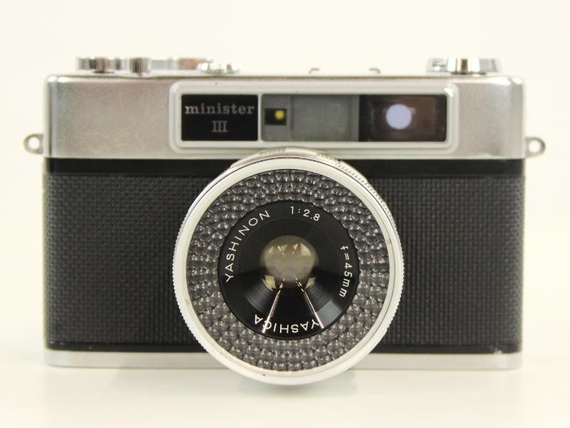 Yashica Minister III +  beschermhoes