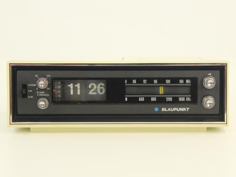 Vintage cijferwekker radio van Blaupunkt, de Digita 24 - uit 1972