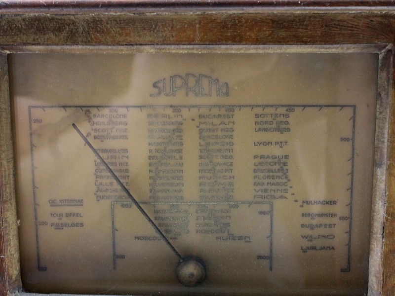 Vintage Suprema 85250 Radio