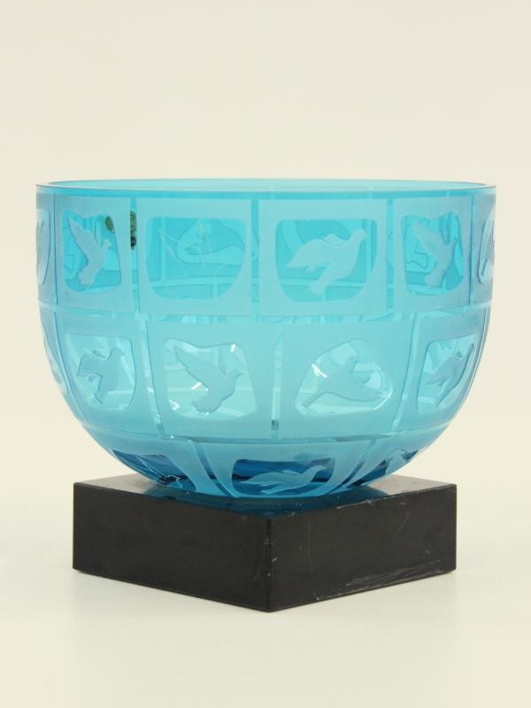 Knappe kristallen bowl op marmeren voet - handcut - Vredesduif