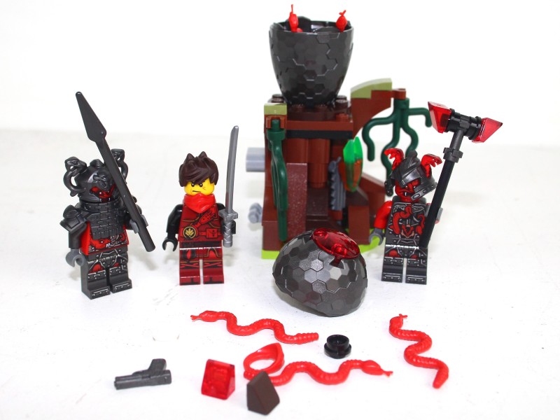 Lego Ninjago - 70621 Vermillion aanval en 70753 Lavastroom