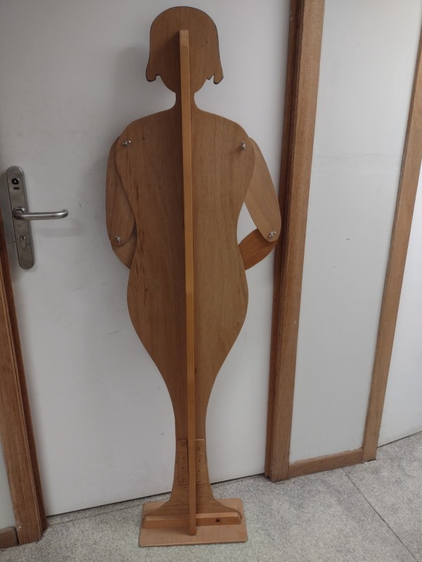 Vintage houten 2D platte vrouwelijke mannequin