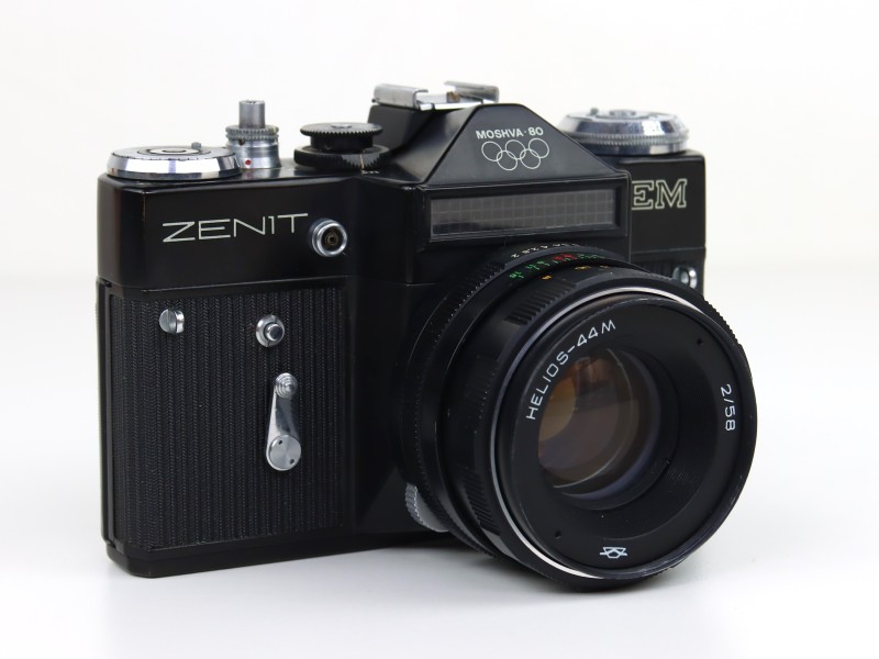 Vintage ZENIT EM Fotocamera + volledige uitrusting