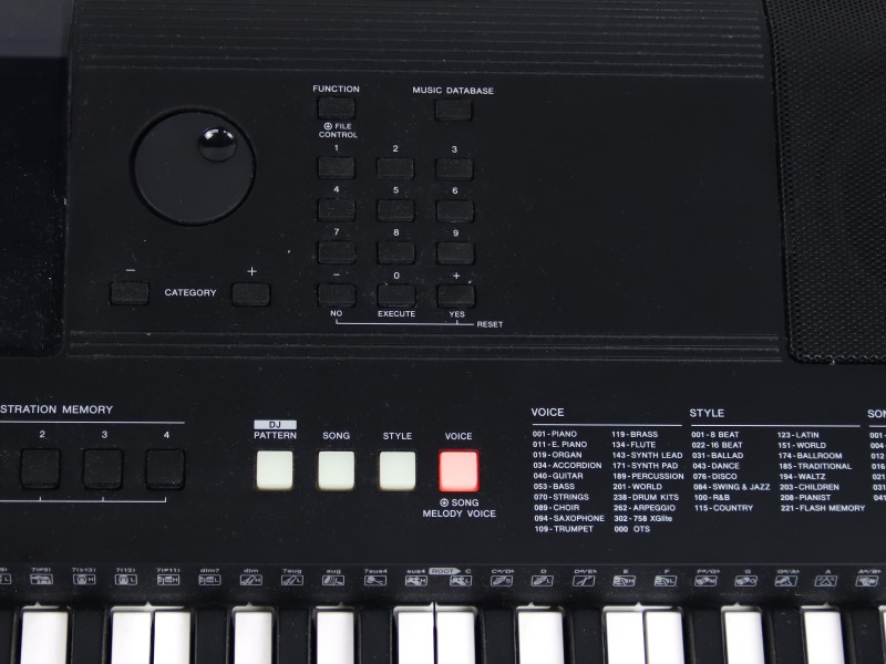 Yamaha Digital Keyboard EW400