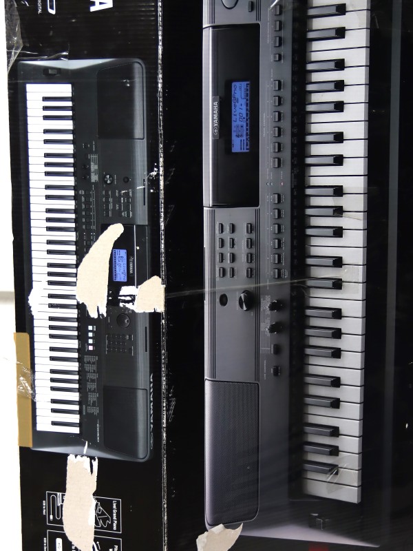 Yamaha Digital Keyboard EW400