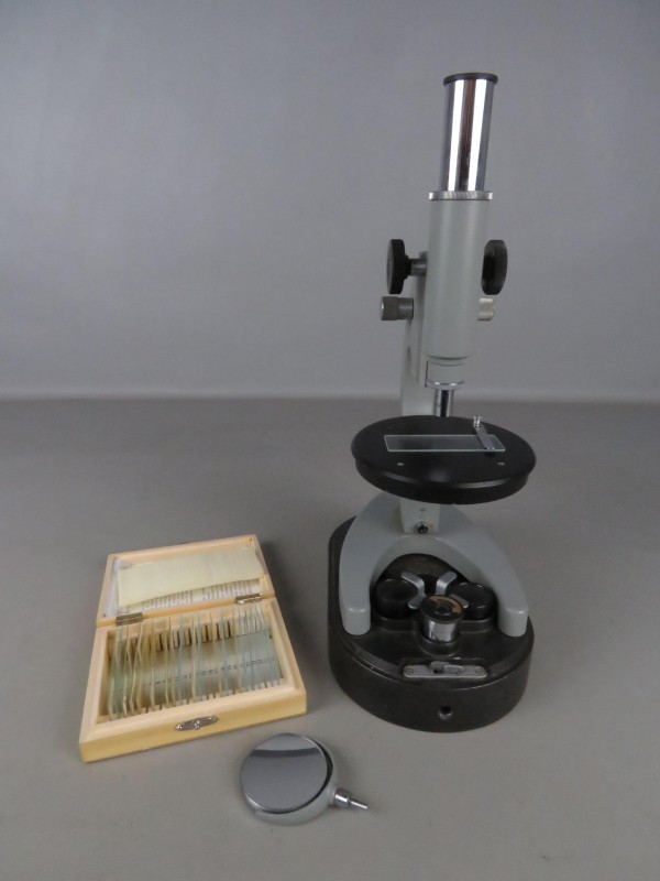 Vintage USSR biologische microscoop + extra glaasjes