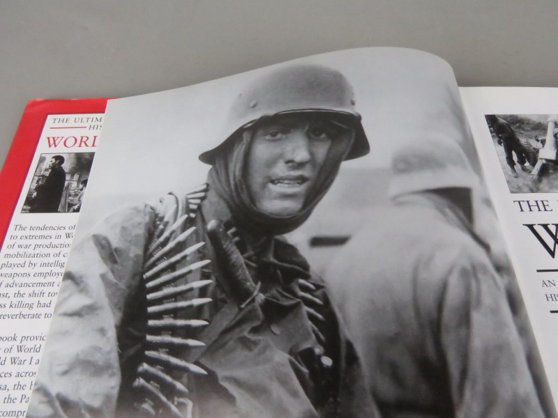 Boek - Ultimate Illustrated History of World War II