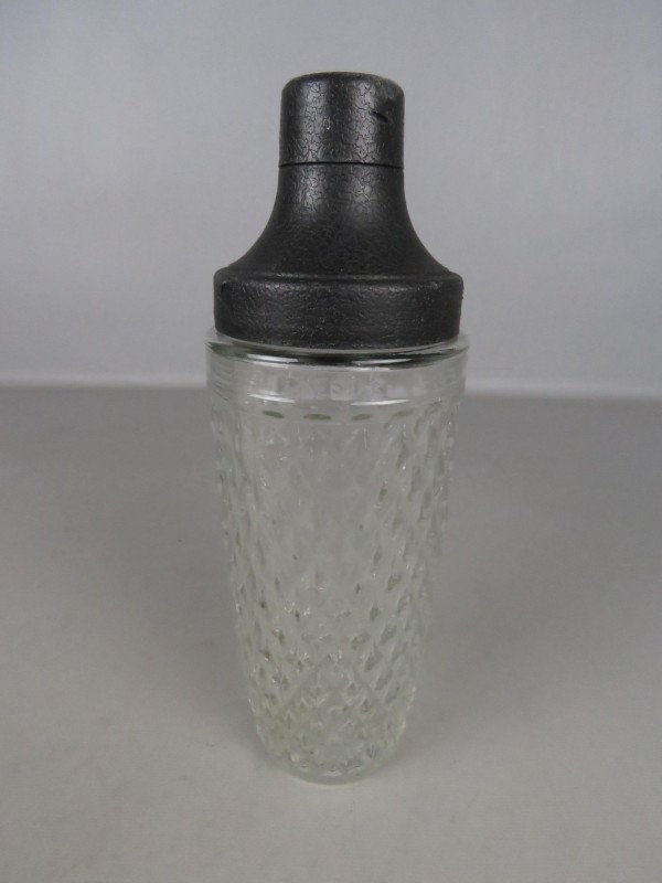 Nestlé vintage shaker
