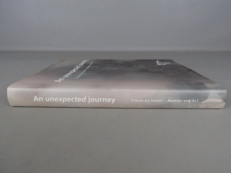 Boek hardcover "AN unexpected journey - Vrouw en kunst- Woman and Art"